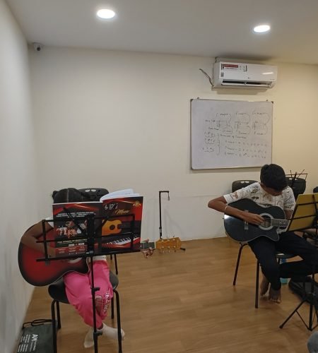 Guitar Classes in aspire music kknagar chennai.